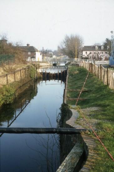 Aldermaston Lock