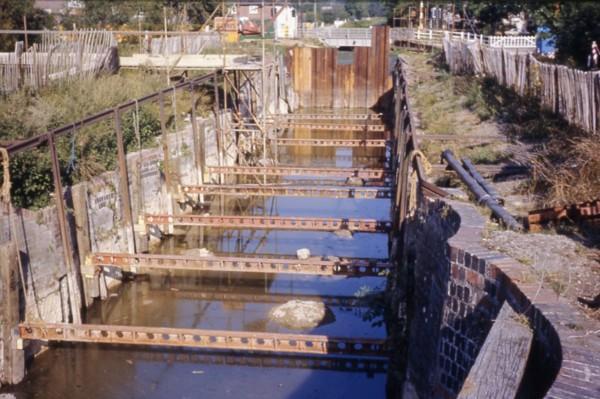 Aldermaston Lock