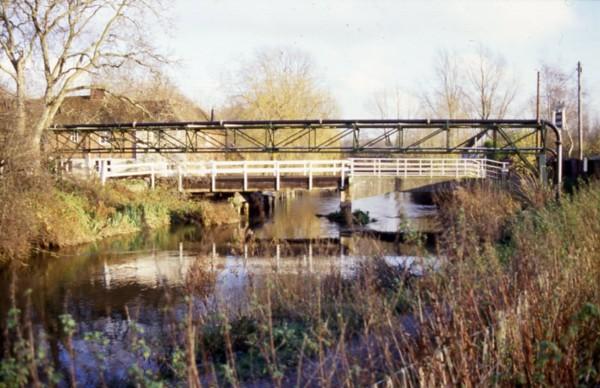 Woolhampton Swingbridge