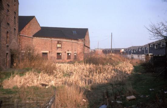 Canal behind tavern